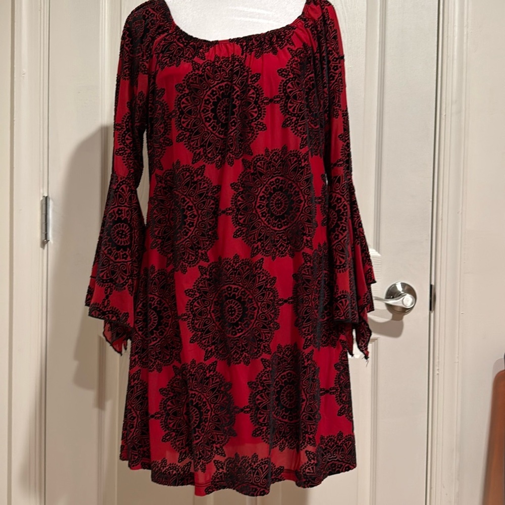 2B Together Red Dress with Black Velvet designs size Large
